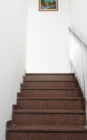 Casa à venda com 400m², 6 quartos e 2 vagasEscada