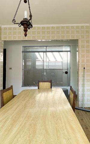 Casa à venda com 220m², 4 quartos e 5 vagas Casa à venda com 220m², 4 quartos e 5 vagasSala de Jantar