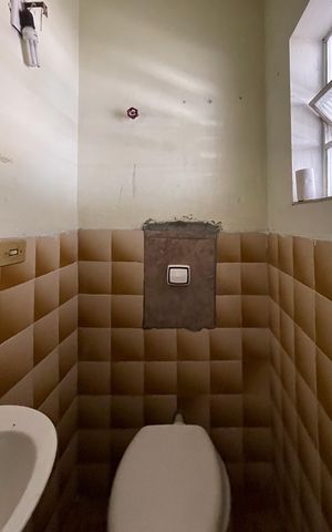 Casa à venda com 220m², 4 quartos e 5 vagas Casa à venda com 220m², 4 quartos e 5 vagasLavabo