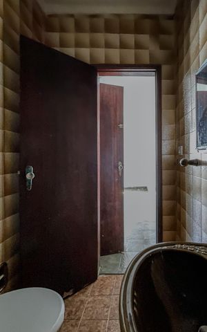 Casa à venda com 220m², 4 quartos e 5 vagas Casa à venda com 220m², 4 quartos e 5 vagasBanheiro Suíte