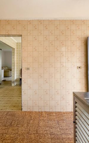 Casa à venda com 220m², 4 quartos e 5 vagas Casa à venda com 220m², 4 quartos e 5 vagasCozinha