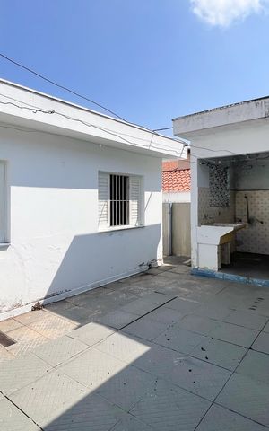 Casa à venda com 220m², 4 quartos e 5 vagas Casa à venda com 220m², 4 quartos e 5 vagasQuintal