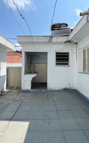 Casa à venda com 220m², 4 quartos e 5 vagas Casa à venda com 220m², 4 quartos e 5 vagasQuintal