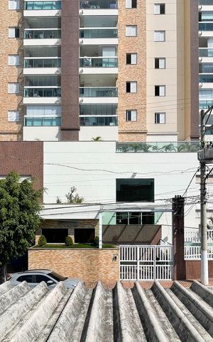 Casa à venda com 220m², 4 quartos e 5 vagas Casa à venda com 220m², 4 quartos e 5 vagasVista - Sala