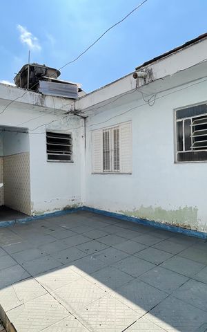Casa à venda com 220m², 4 quartos e 5 vagas Casa à venda com 220m², 4 quartos e 5 vagasQuintal