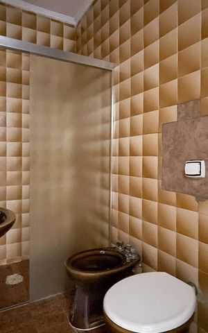 Casa à venda com 220m², 4 quartos e 5 vagas Casa à venda com 220m², 4 quartos e 5 vagasBanheiro - Suíte