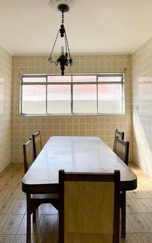 Casa à venda com 220m², 4 quartos e 5 vagas Casa à venda com 220m², 4 quartos e 5 vagasSala de Jantar