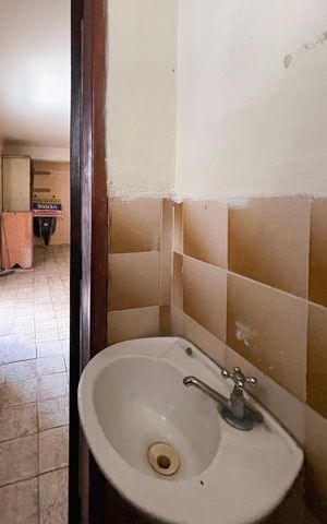 Casa à venda com 220m², 4 quartos e 5 vagas Casa à venda com 220m², 4 quartos e 5 vagasLavabo