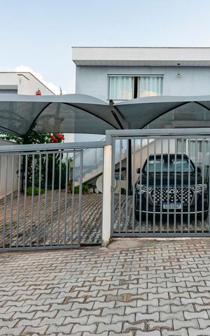 Apartamento à venda com 140m², 2 quartos e 2 vagas Apartamento à venda com 140m², 2 quartos e 2 vagasFachada
