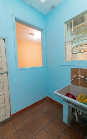 Casa à venda com 100m², 3 quartos e 4 vagasÁrea de Serviço 2