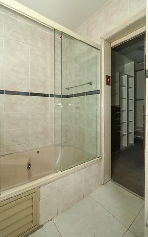 Casa à venda com 270m², 7 quartos e 2 vagasBanheiro da Suíte / Casa 2 / Fundos
