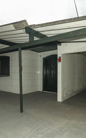 Casa à venda com 270m², 7 quartos e 2 vagasFachada