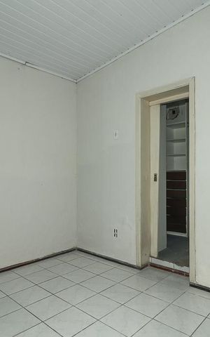 Casa à venda com 270m², 7 quartos e 2 vagasQuarto 4 / Suíte / Casa2 / Fundos
