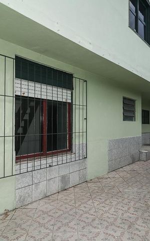 Casa à venda com 270m², 7 quartos e 2 vagasFundos