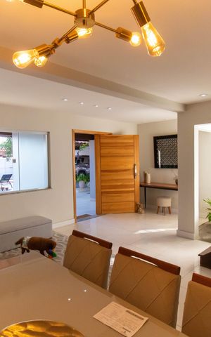 Casa à venda com 240m², 3 quartos e 4 vagas Casa à venda com 240m², 3 quartos e 4 vagasSala