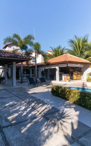 Casa à venda com 240m², 3 quartos e 4 vagas Casa à venda com 240m², 3 quartos e 4 vagasÁrea externa