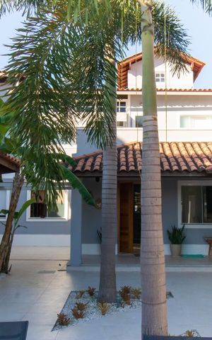 Casa à venda com 240m², 3 quartos e 4 vagas Casa à venda com 240m², 3 quartos e 4 vagasÁrea externa
