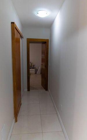 Casa à venda com 240m², 3 quartos e 4 vagas Casa à venda com 240m², 3 quartos e 4 vagasCorredor