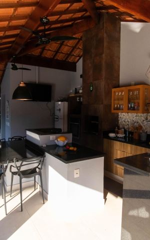 Casa à venda com 240m², 3 quartos e 4 vagas Casa à venda com 240m², 3 quartos e 4 vagasÁrea externa