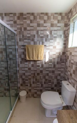 Casa à venda com 240m², 3 quartos e 4 vagas Casa à venda com 240m², 3 quartos e 4 vagasBanheiro Externo