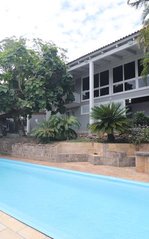 Casa à venda com 375m², 5 quartos e 3 vagasÁrea comum - Piscina