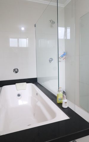 Casa à venda com 375m², 5 quartos e 3 vagasBanheiro 01