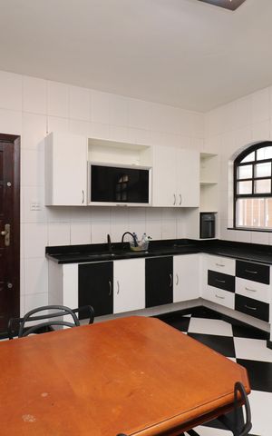 Casa de condomínio para alugar com 200m², 3 quartos e 1 vagaCozinha