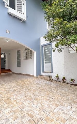 Casa à venda com 350m², 3 quartos e 4 vagas Casa à venda com 350m², 3 quartos e 4 vagasGaragem