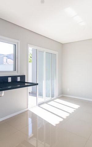 Casa à venda com 117m², 3 quartos e 2 vagas Casa à venda com 117m², 3 quartos e 2 vagasCozinha