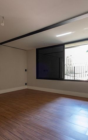 Casa à venda com 731m², 4 quartos e 4 vagas Casa à venda com 731m², 4 quartos e 4 vagasSuíte 4