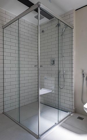 Casa à venda com 731m², 4 quartos e 4 vagas Casa à venda com 731m², 4 quartos e 4 vagasBanheiro da Suíte 2
