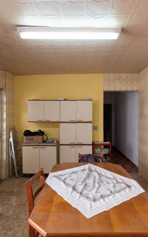 Casa à venda com 1m², 5 quartos e 2 vagas Casa à venda com 1m², 5 quartos e 2 vagasCozinha 1