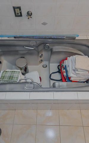 Casa à venda com 350m², 3 quartos e 8 vagasBanheiro da Suíte 2