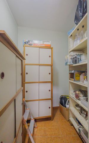 Casa à venda com 350m², 3 quartos e 8 vagasÁrea de Serviço - Dispensa