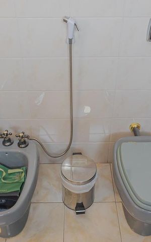 Casa à venda com 350m², 3 quartos e 8 vagasBanheiro da Suíte 2