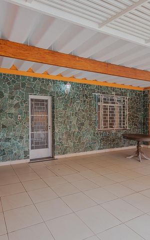 Casa à venda com 350m², 3 quartos e 8 vagasGaragem