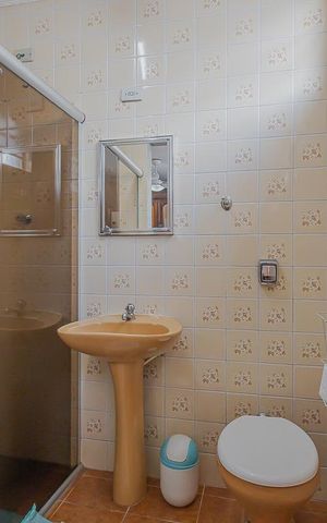 Casa à venda com 350m², 3 quartos e 8 vagasÁrea de Serviço - Banheiro