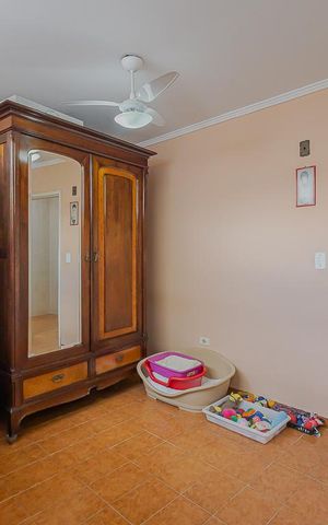 Casa à venda com 350m², 3 quartos e 8 vagasÁrea de Serviço - Quarto
