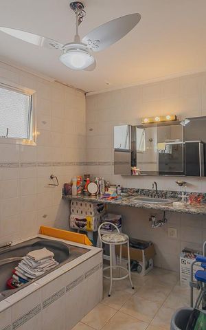 Casa à venda com 350m², 3 quartos e 8 vagasBanheiro da Suíte 2