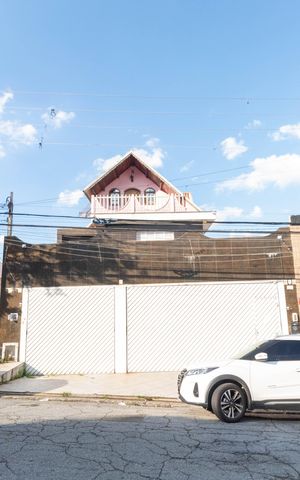 Casa para alugar com 400m², 4 quartos e 3 vagas Casa para alugar com 400m², 4 quartos e 3 vagasFachada