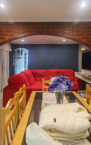 Casa à venda com 233m², 4 quartos e 2 vagas Casa à venda com 233m², 4 quartos e 2 vagasCasa 2 - Sala