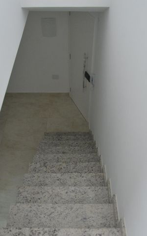 Apartamento à venda com 85m², 2 quartos e 1 vagaEscada