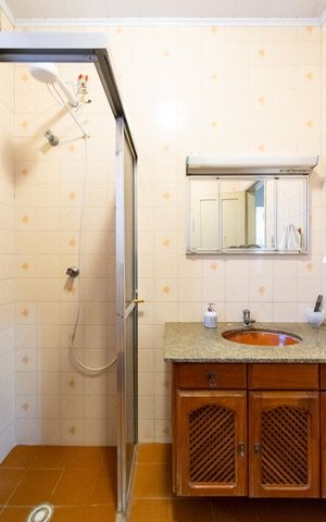 Casa à venda com 198m², 2 quartos e 2 vagas Casa à venda com 198m², 2 quartos e 2 vagasBanheiro