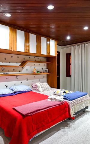 Casa à venda com 415m², 4 quartos e 4 vagas Casa à venda com 415m², 4 quartos e 4 vagasQuarto 2