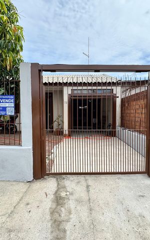 Casa à venda com 60m², 2 quartos e 1 vaga Casa à venda com 60m², 2 quartos e 1 vaga Fachada + Plaquinha