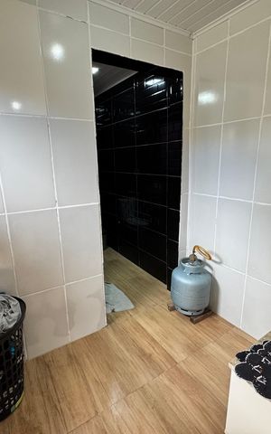 Casa à venda com 60m², 2 quartos e 1 vaga Casa à venda com 60m², 2 quartos e 1 vagaBanheiro