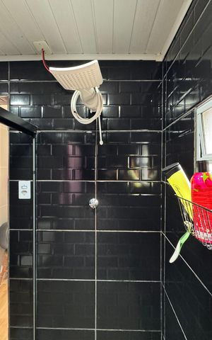 Casa à venda com 60m², 2 quartos e 1 vaga Casa à venda com 60m², 2 quartos e 1 vagaBanheiro
