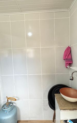 Casa à venda com 60m², 2 quartos e 1 vaga Casa à venda com 60m², 2 quartos e 1 vagaBanheiro