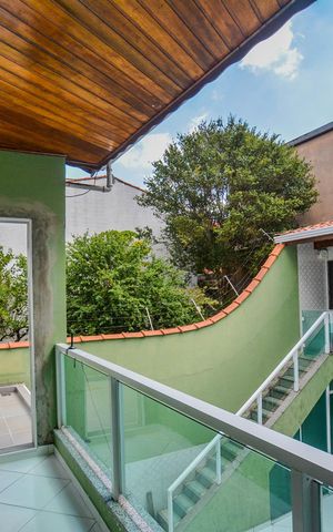 Casa à venda com 300m², 4 quartos e 4 vagas Casa à venda com 300m², 4 quartos e 4 vagasQuarto