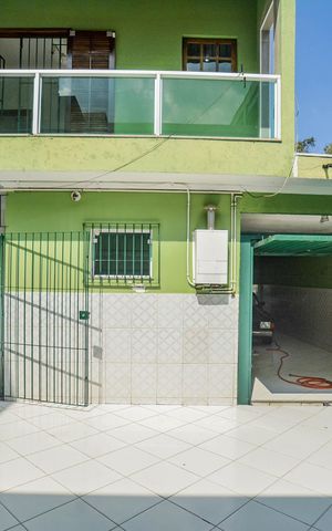 Casa à venda com 300m², 4 quartos e 4 vagas Casa à venda com 300m², 4 quartos e 4 vagasQuintal